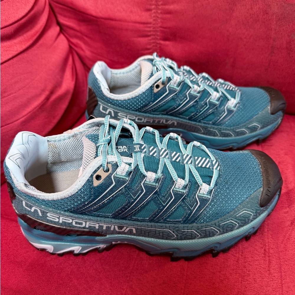 La Sportiva Teal and Black Running Shoes - Picture 3 of 6